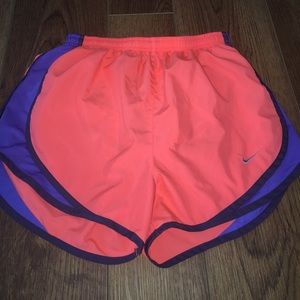 NIKE - RUNNING SHORTS